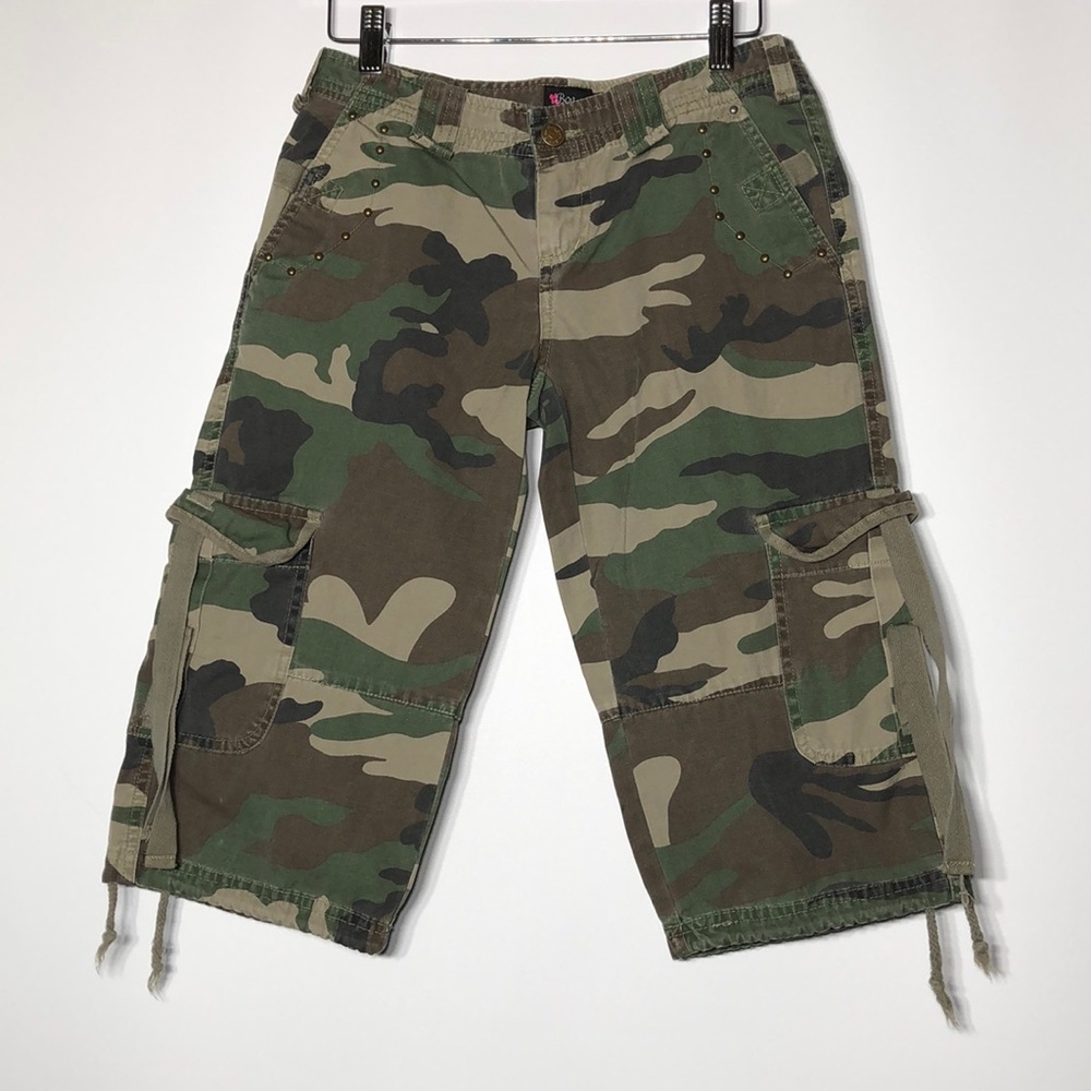 Camouflage shorts with six pockets